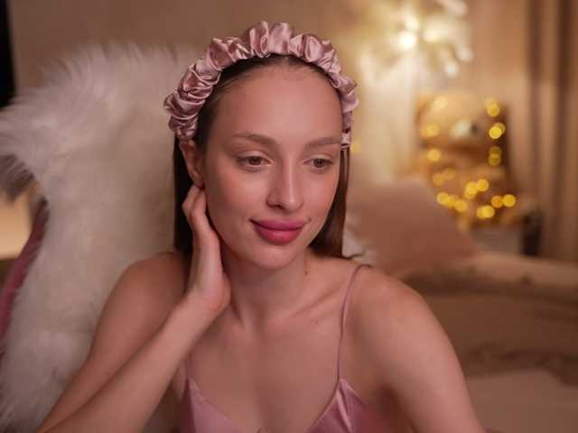 Tvoya-malyshka live cam on BongaCams