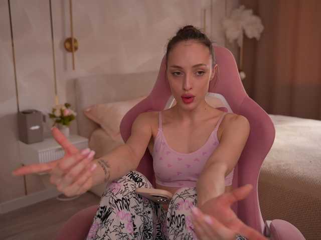 Tvoya-malyshka live cam on BongaCams
