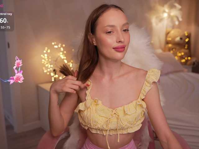 Tvoya-malyshka live cam on BongaCams