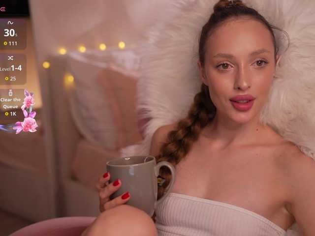 Tvoya-malyshka live cam on BongaCams