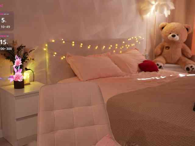 Milana_Luxe webcam