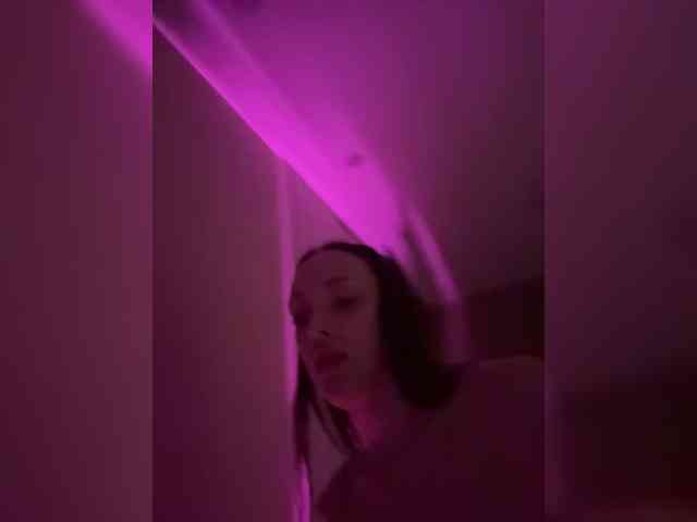 MilaLuxury webcam