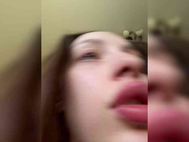 MilaLuxury webcam