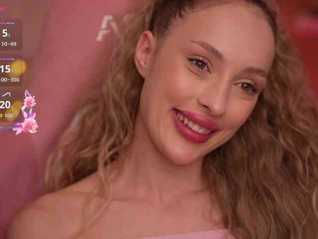 Milana_Luxe webcam
