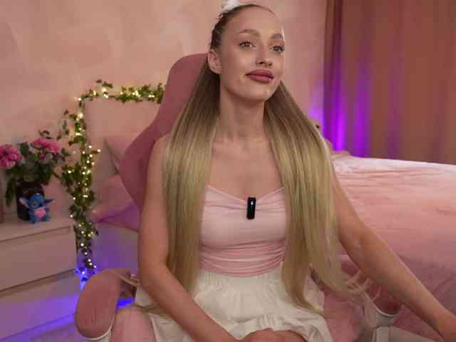 MilaLuxury webcam