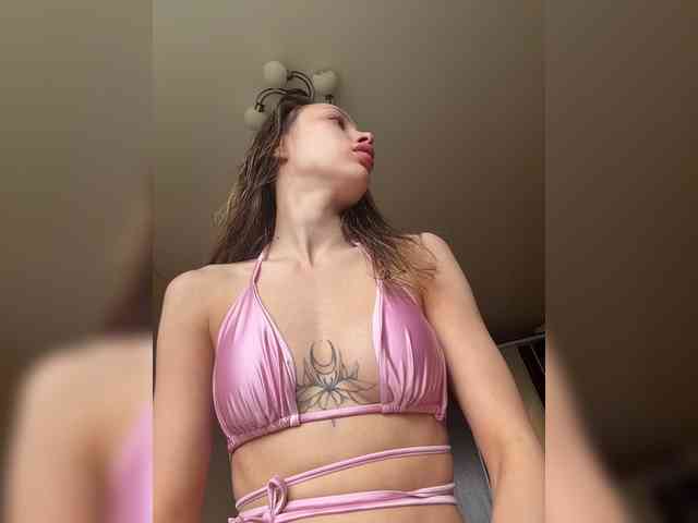 MilaLuxury webcam