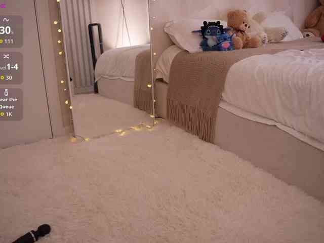 MilaLuxury webcam
