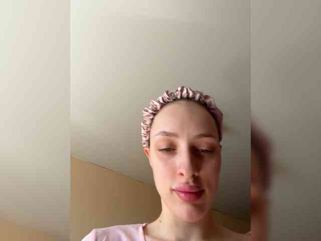 MilaLuxury webcam
