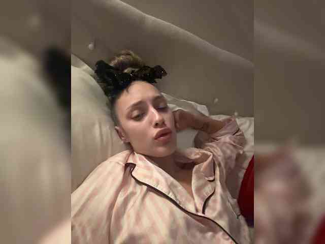 Milana_Luxe webcam