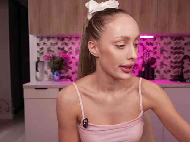 MilaLuxury webcam