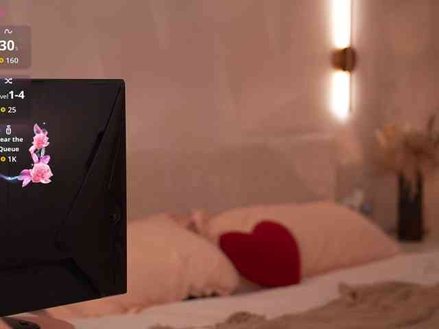 Milana_Luxe webcam