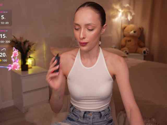 Milana_Luxe webcam