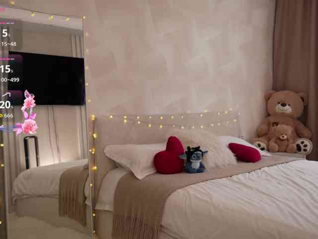 MilaLuxury webcam