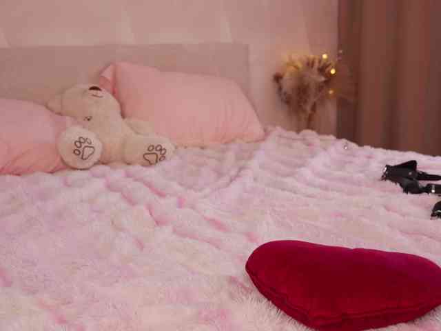 MilaLuxury webcam