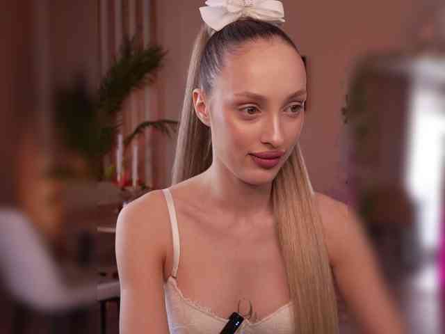 MilaLuxury webcam
