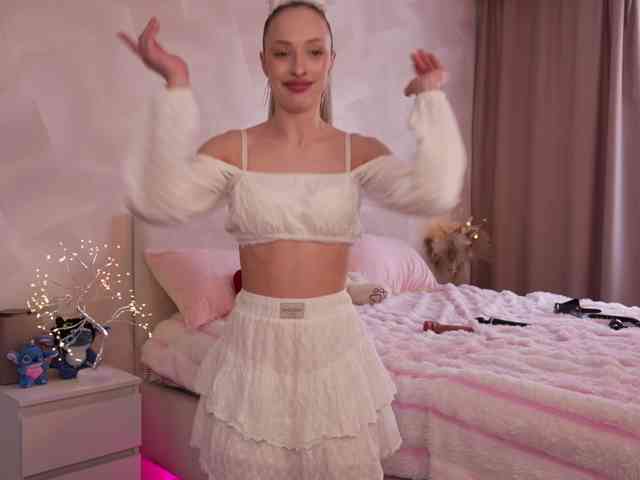 MilaLuxury webcam