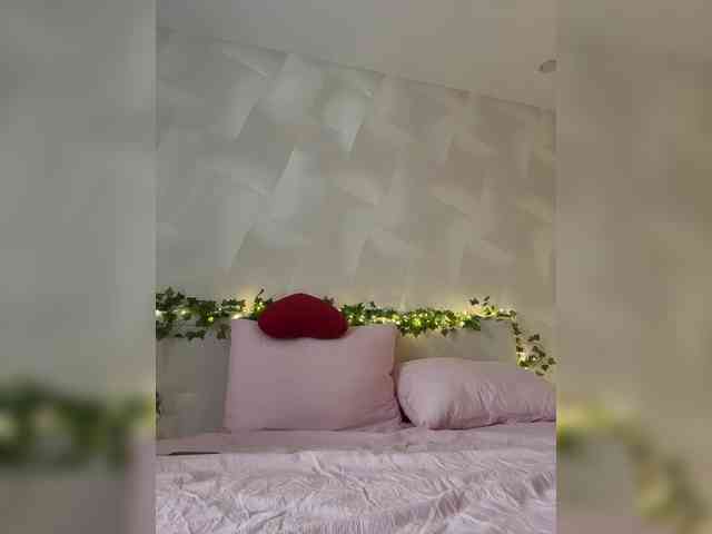 MilaLuxury webcam