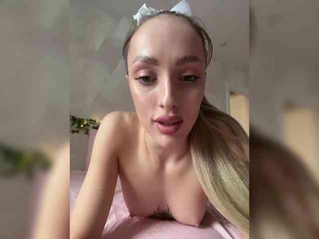 MilaLuxury webcam