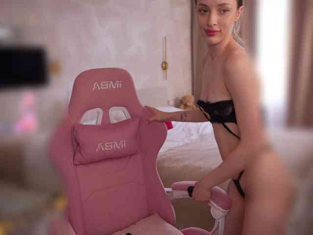 Milana_Luxe webcam