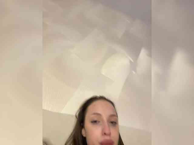 MilaLuxury webcam