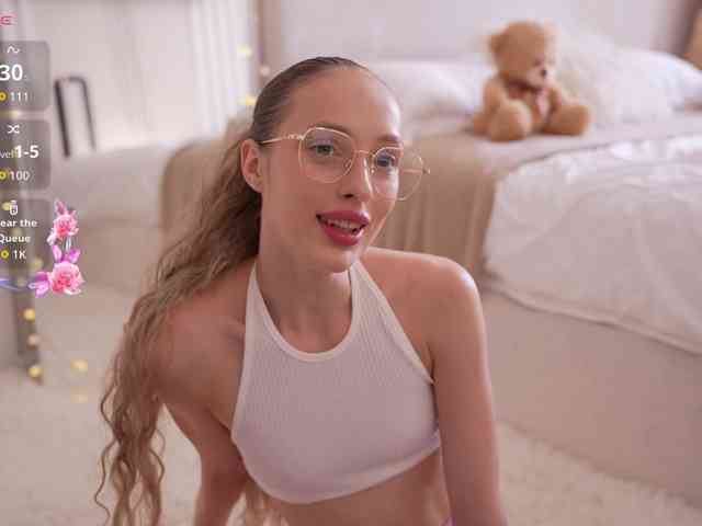 MilaLuxury webcam
