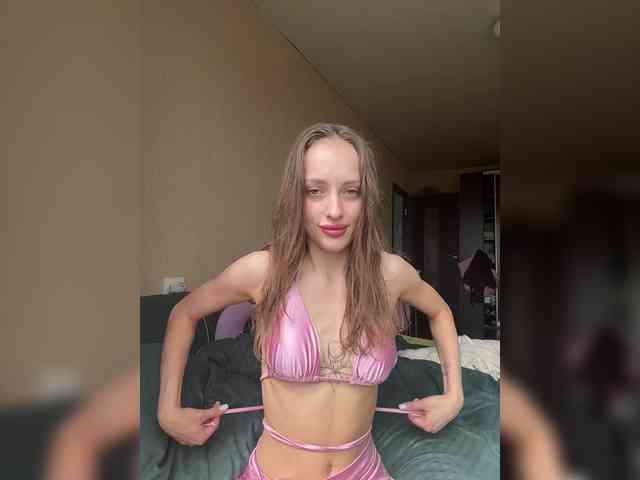 MilaLuxury webcam