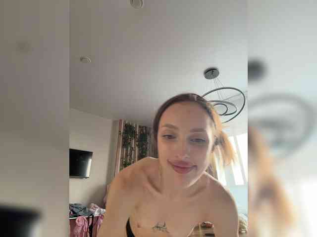 Tvoya_malyshka webcam