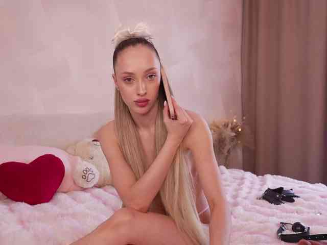 MilaLuxury webcam