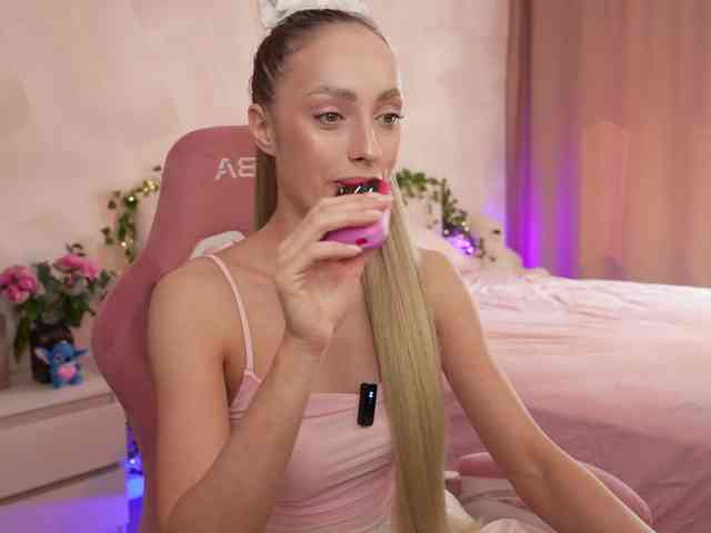 MilaLuxury webcam