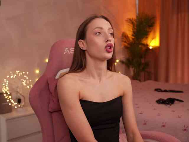 MilaLuxury webcam