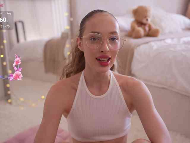 MilaLuxury webcam