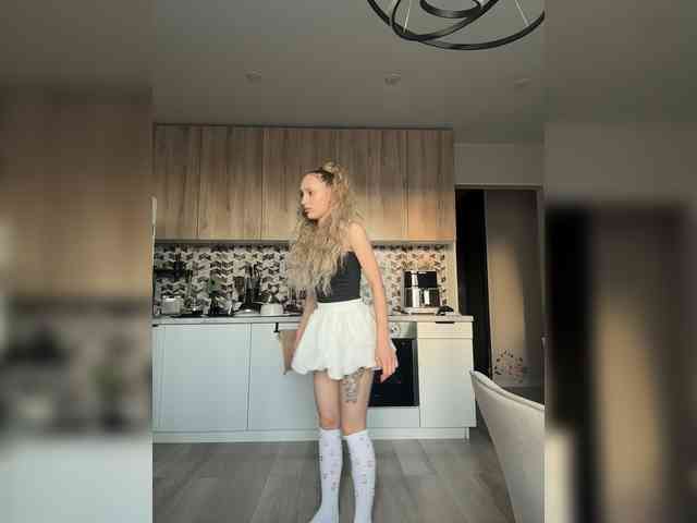 Milana_Luxe webcam