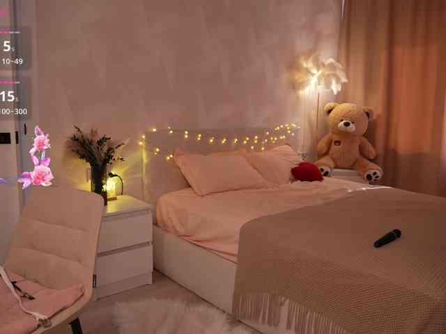 Milana_Luxe webcam