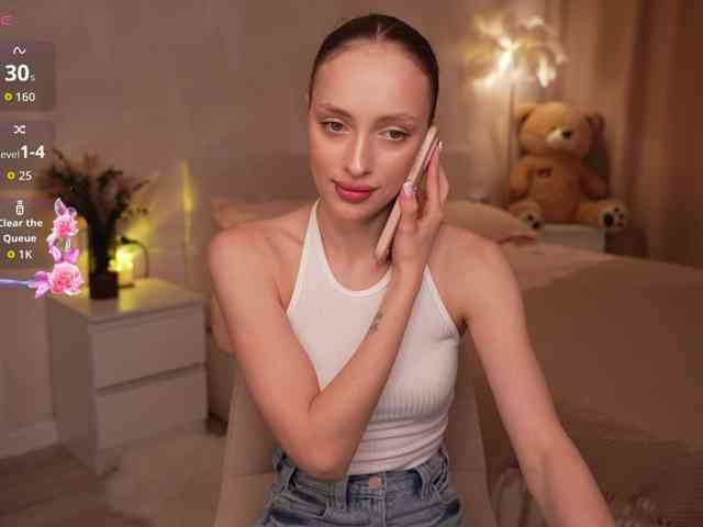 Milana_Luxe webcam