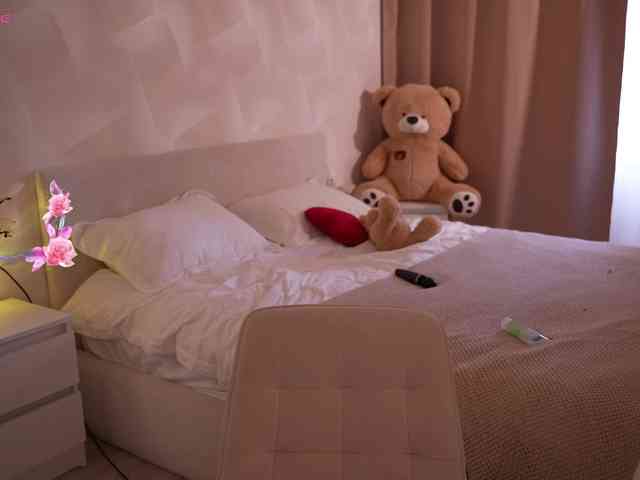 BabyMilka webcam