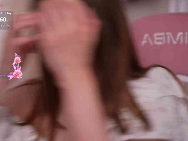 MilaLuxury webcam
