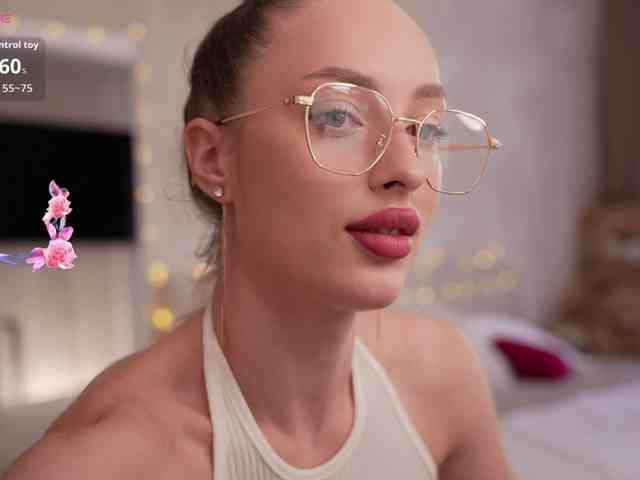 MilaLuxury webcam