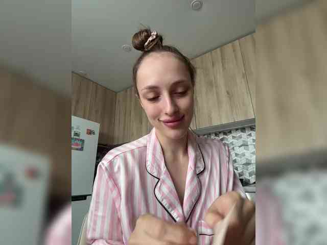 MilaLuxury webcam