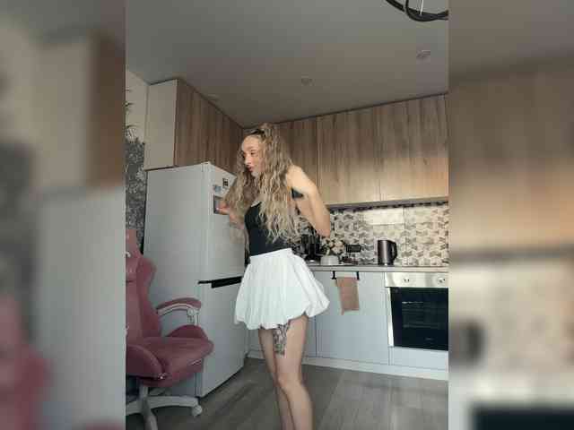 Milana_Luxe webcam