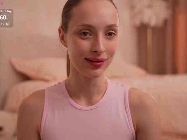 MilaLuxury webcam