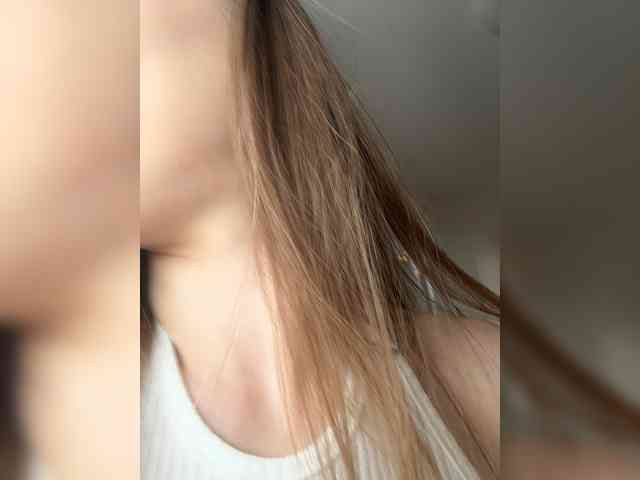 MilaLuxury webcam