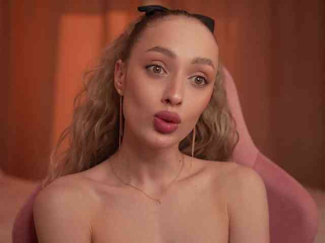 MilaLuxury webcam