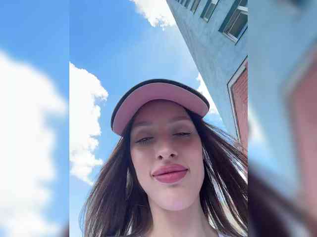 MilaLuxury webcam