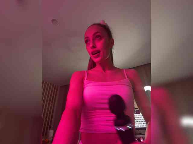 MilaLuxury webcam