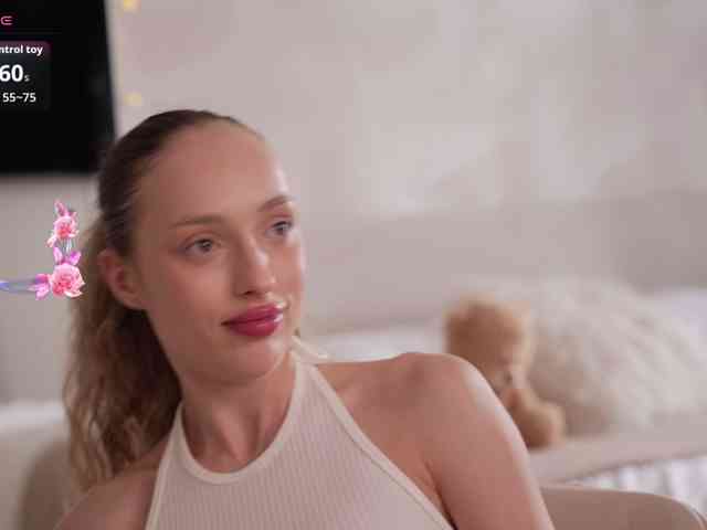 MilaLuxury webcam