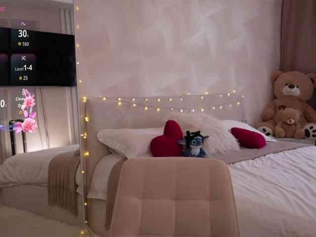 MilaLuxury webcam