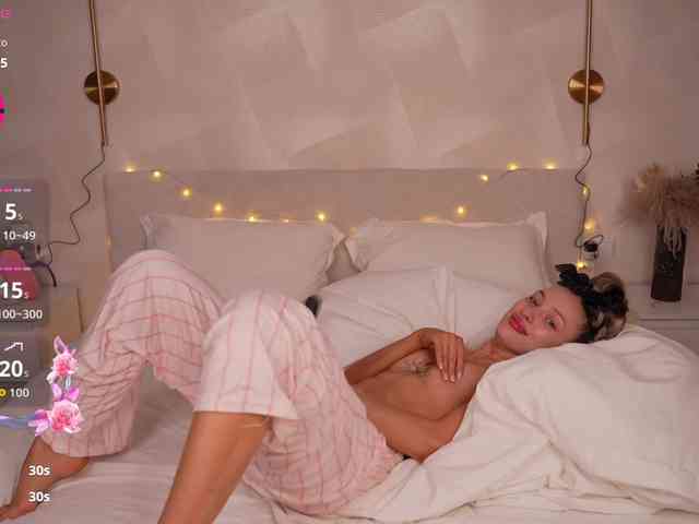 Milana_Luxe webcam