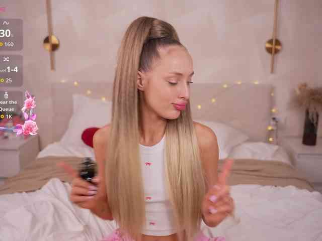 Milana_Luxe webcam