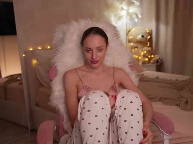 Tvoya-malyshka Live Webcam on BongaCams