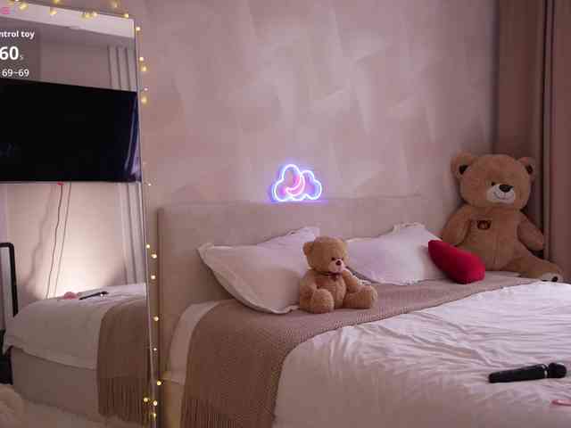MilaLuxury webcam